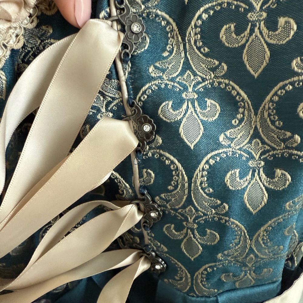 Traditional Dirndl Dress for Octoberfest - Picture 14 of 16